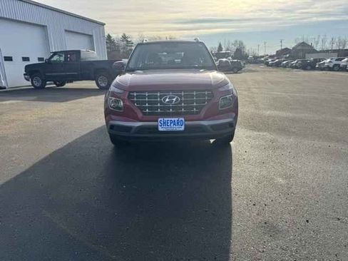 Used 2024 Hyundai Venue SEL image 2