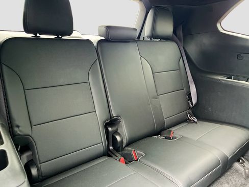 Used 2025 Buick Enclave Preferred AWD/4WD image 27