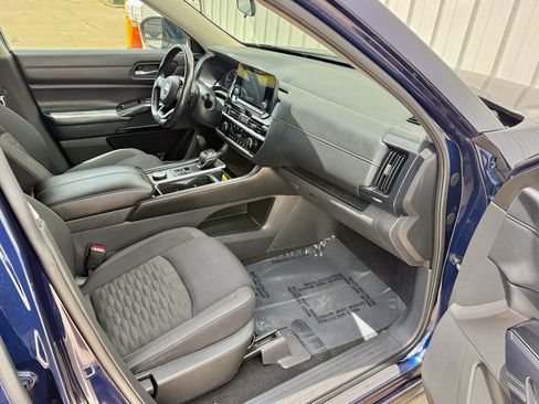 Used 2022 Nissan Pathfinder SV AWD/4WD image 20