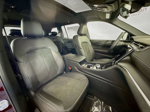 New 2025 Jeep Grand Cherokee Laredo image 27