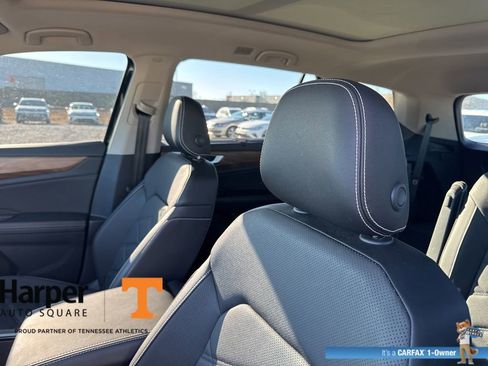 Used 2025 Volkswagen Atlas SE w/ Panoramic Sunroof Package image 12