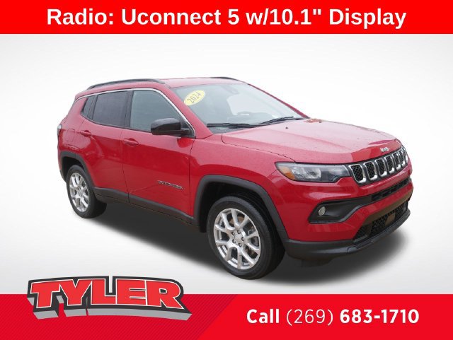 Used 2023 Jeep Compass Latitude AWD/4WD image 1
