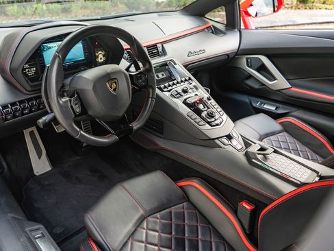 Used 2019 Lamborghini Aventador S AWD/4WD image 2