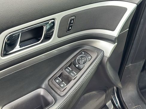 Used 2015 Ford Explorer XLT w/ Equipment Group 202B image 14