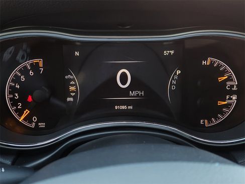 Used 2019 Jeep Grand Cherokee Limited w/ Luxury Group II image 16