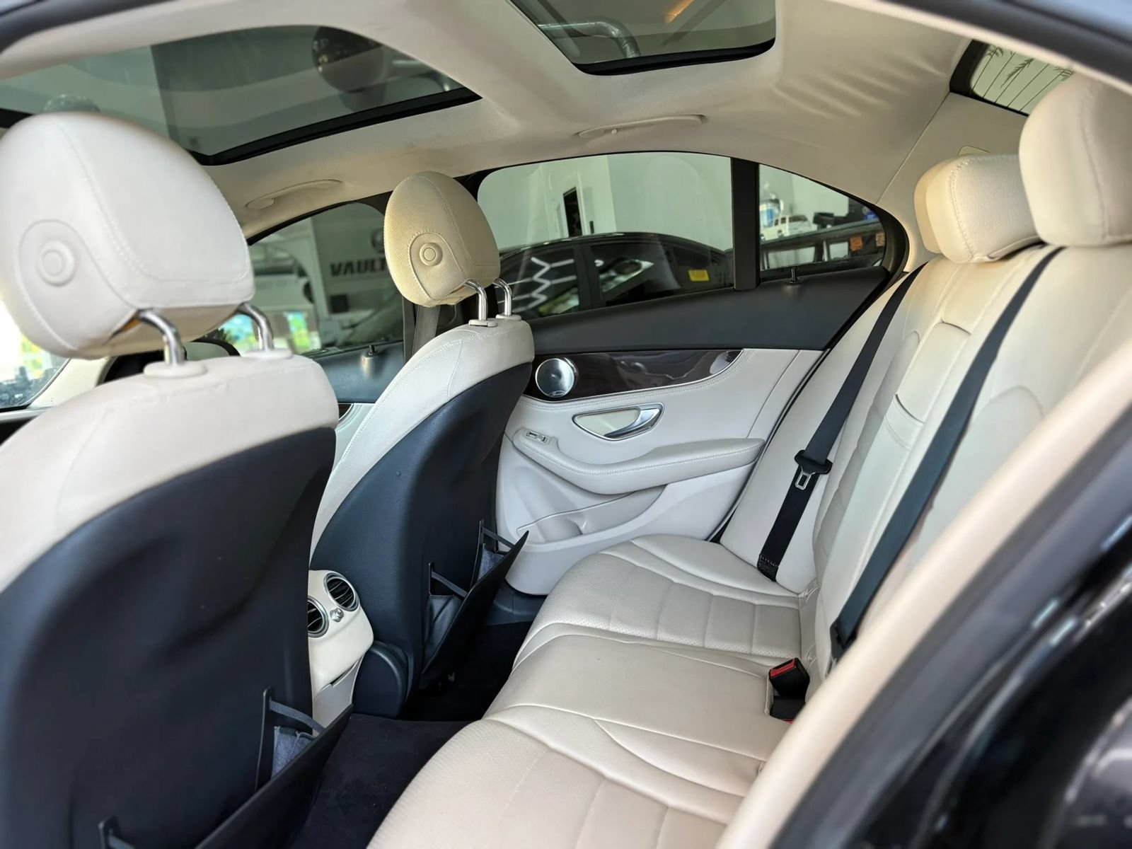 Used 2015 Mercedes-Benz C 300 4MATIC Sedan image 7