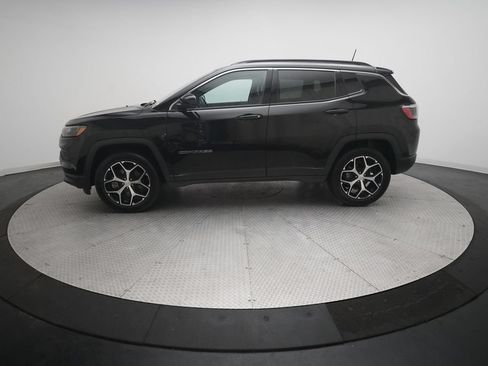 Used 2024 Jeep Compass Latitude AWD/4WD image 23