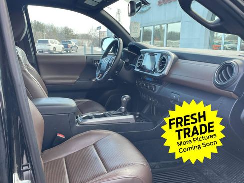 Used 2017 Toyota Tacoma Limited image 7