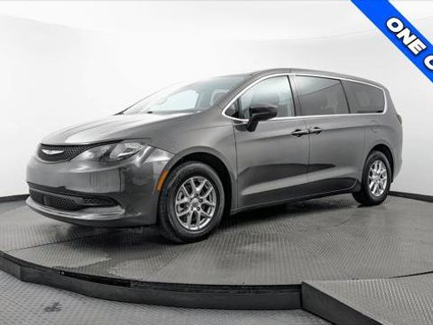 Used 2023 Chrysler Voyager LX FWD image 2