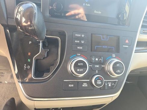 Used 2015 Toyota Sienna XLE image 20