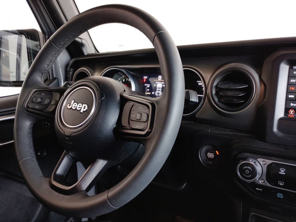 Used 2023 Jeep Wrangler Unlimited AWD/4WD image 29