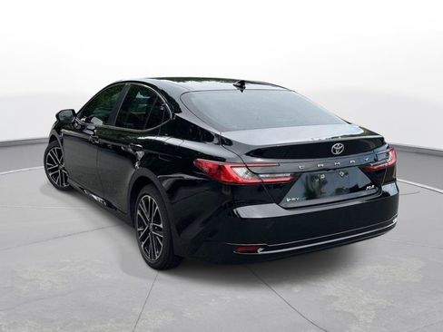 Used 2025 Toyota Camry XLE FWD image 8