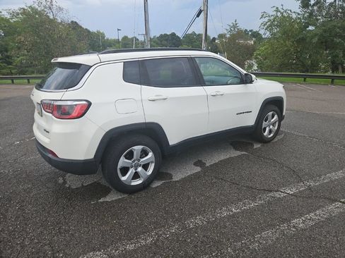 Used 2019 Jeep Compass Latitude w/ Cold Weather Group AWD/4WD image 7