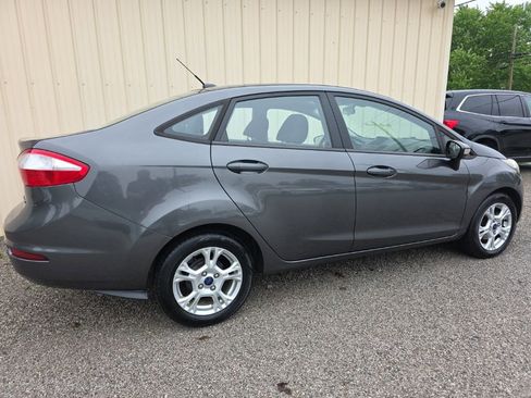 Used 2015 Ford Fiesta SE FWD image 4