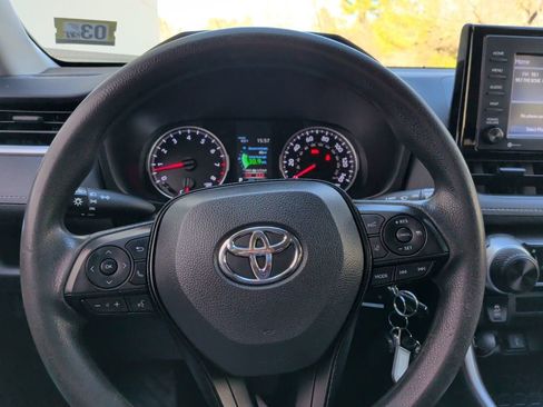 Used 2021 Toyota RAV4 LE image 14