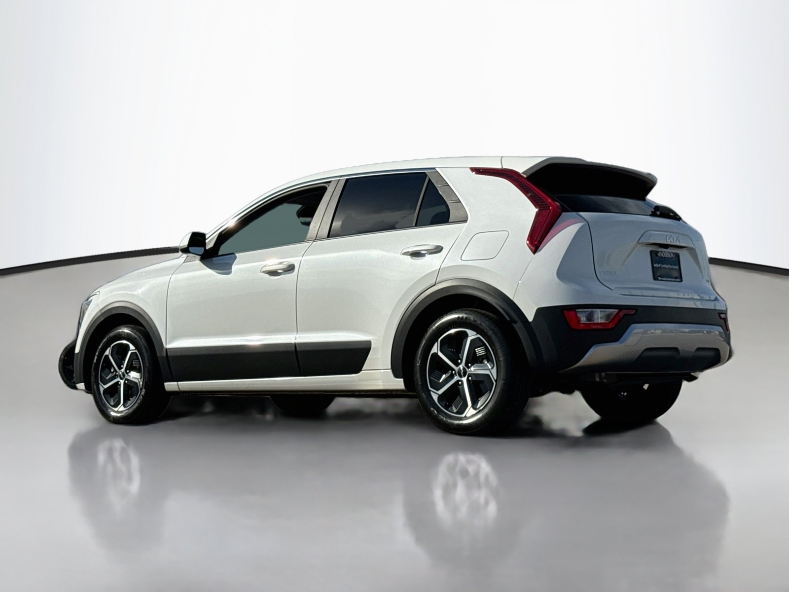 Used 2024 Kia Niro LX FWD image 5