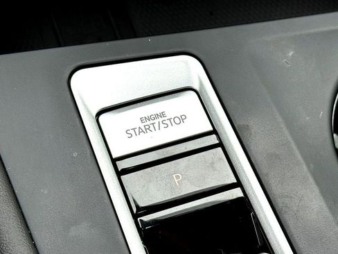 Certified 2025 Volkswagen Atlas SE FWD image 20
