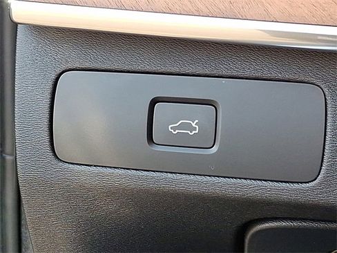 Used 2023 Volvo XC90 B6 Plus image 24