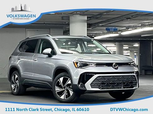 New 2025 Volkswagen Taos SE image 2