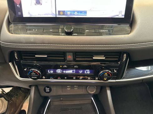 Certified 2025 Nissan Rogue SL w/ SL Premium Package AWD/4WD image 18