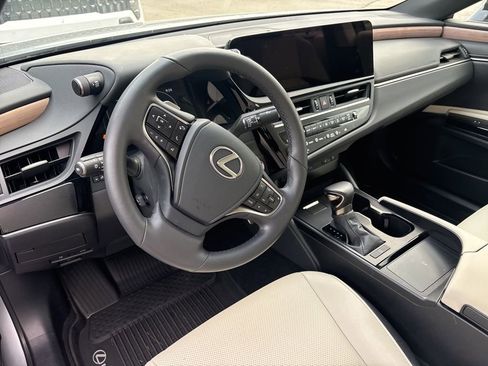 Used 2024 Lexus ES 350 w/ Premium Package FWD image 5
