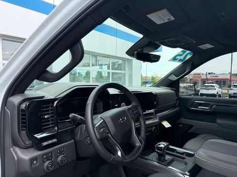 Used 2025 Chevrolet Silverado 1500 ZR2 w/ Technology Package AWD/4WD image 7