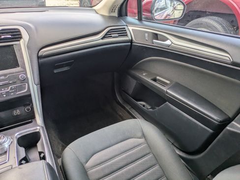 Used 2020 Ford Fusion SE FWD image 13