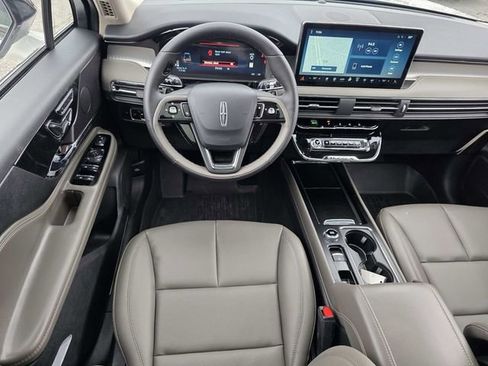 New 2026 Lincoln Corsair Premiere image 6