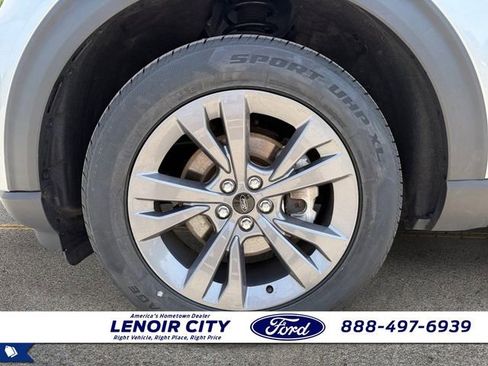 Used 2023 Ford Explorer XLT w/ Equipment Group 202A AWD/4WD image 9