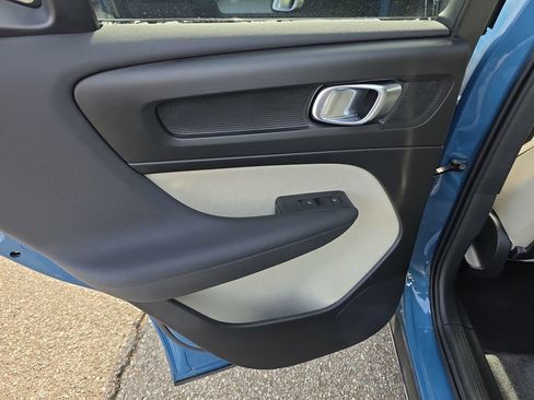 Used 2025 Volvo XC40 B5 Plus w/ Protection Package Premier image 17