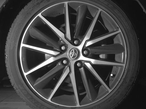 Used 2021 Toyota Camry SE FWD image 11