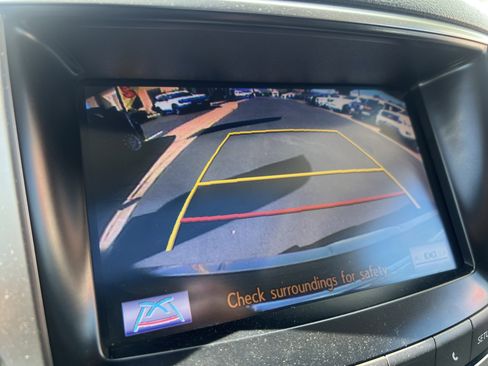 Used 2013 Lexus LX 570 4WD w/ Luxury Pkg image 23