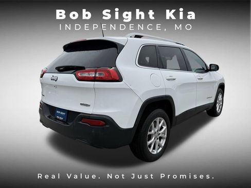 Used 2018 Jeep Cherokee Latitude Plus w/ Comfort/Convenience Group AWD/4WD image 17