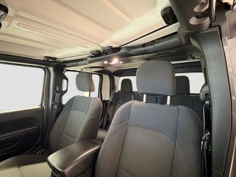 Used 2023 Jeep Gladiator Sport image 20