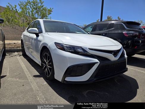 Used 2022 Toyota Camry SE w/ Convenience Package FWD image 1