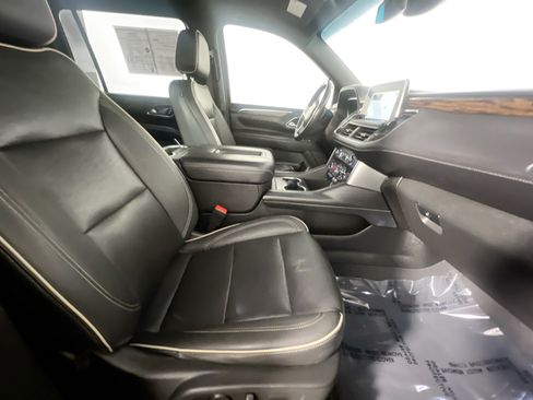 Used 2023 Chevrolet Suburban Premier AWD/4WD image 31