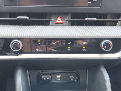 Certified 2025 Kia Sportage LX FWD image 18