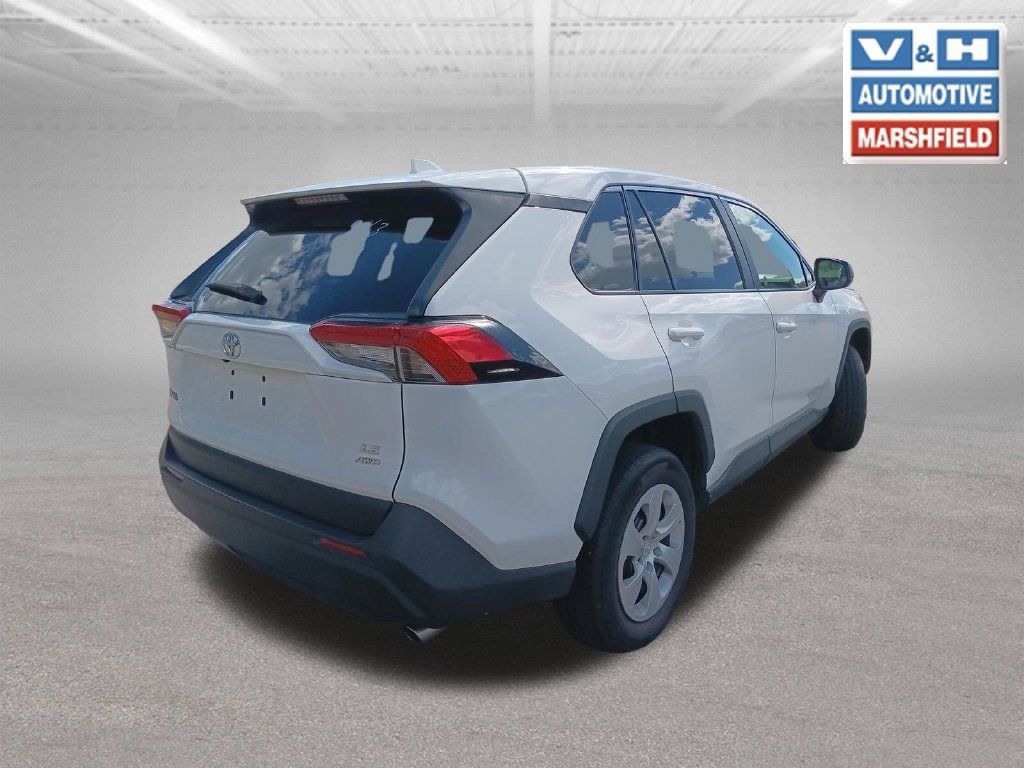 Used 2025 Toyota RAV4 LE AWD/4WD image 5