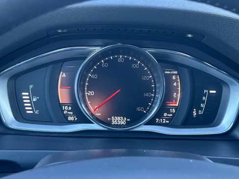 Used 2017 Volvo V60 T5 Cross Country w/ Convenience Package image 28