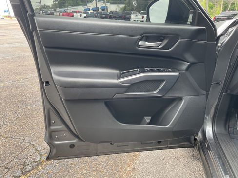 Used 2023 Nissan Pathfinder SL w/ Lighting Package (N92) image 12