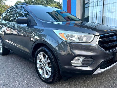 Used 2018 Ford Escape SE image 15
