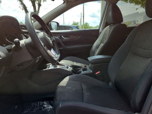 Used 2019 Nissan Rogue SV AWD/4WD image 13