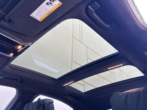 Used 2022 Mercedes-Benz S 580 4MATIC Sedan w/ AMG Line Package image 12