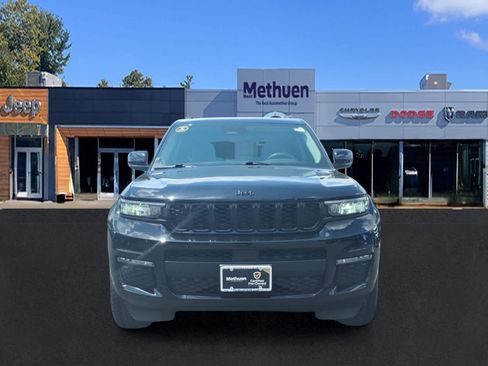 Used 2023 Jeep Grand Cherokee L Limited w/ Black Appearance Package AWD/4WD image 10