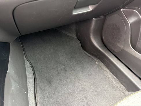 Used 2025 Chevrolet Trax LT FWD image 18