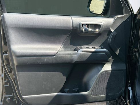 Used 2022 Toyota Tacoma TRD Off-Road RWD image 21