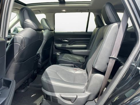 Used 2024 Toyota Grand Highlander Platinum image 16
