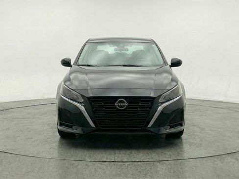 Used 2025 Nissan Altima 2.5 SV image 2