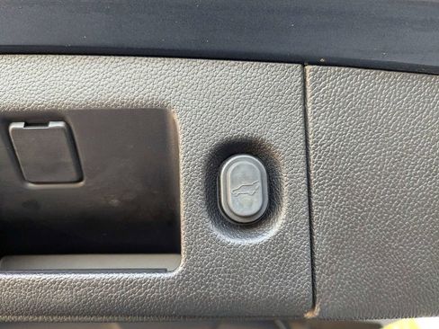 Used 2019 Cadillac Escalade 2WD image 14