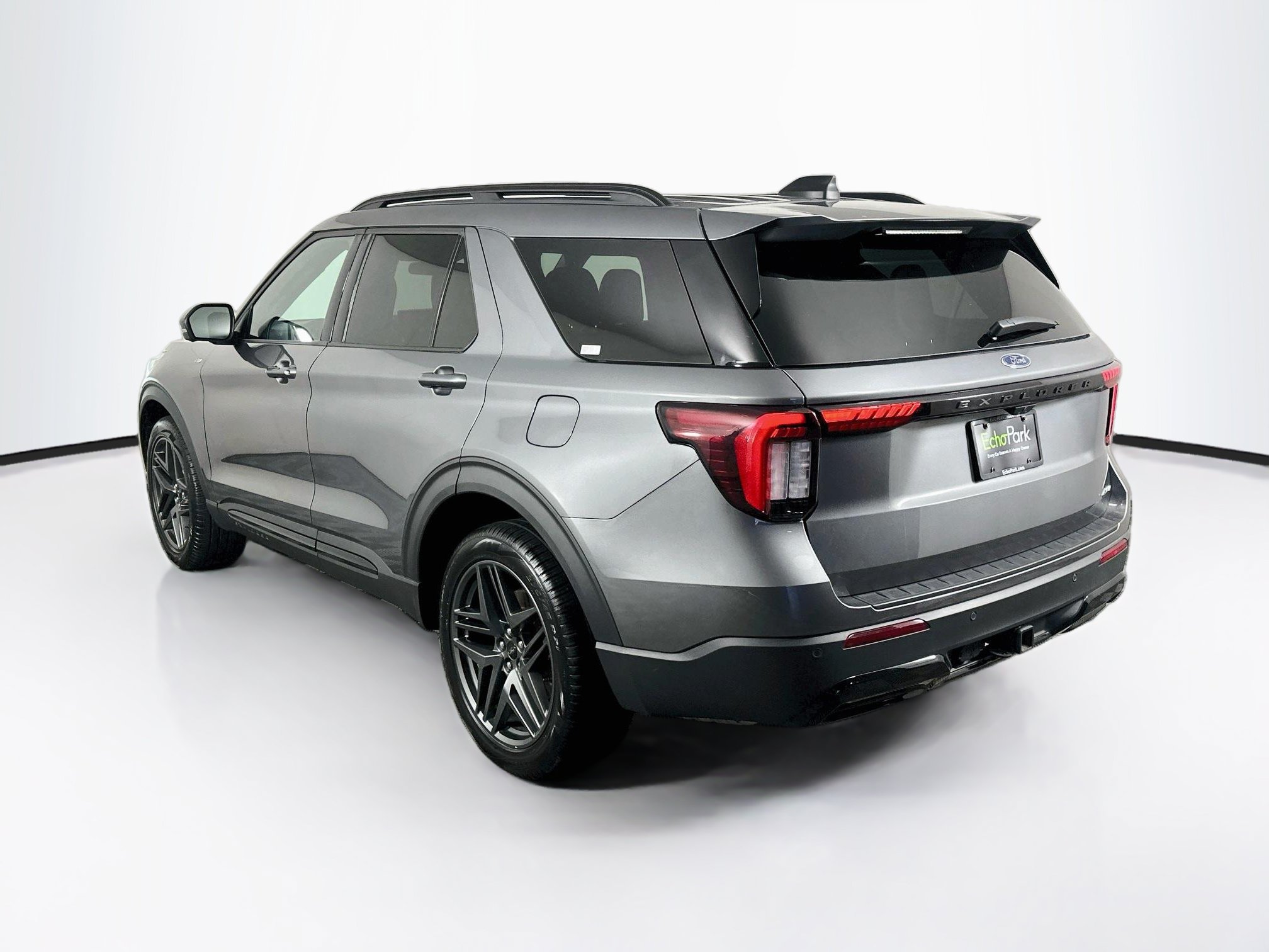 Used 2025 Ford Explorer ST-Line w/ ST-Line Street Pack AWD/4WD image 5